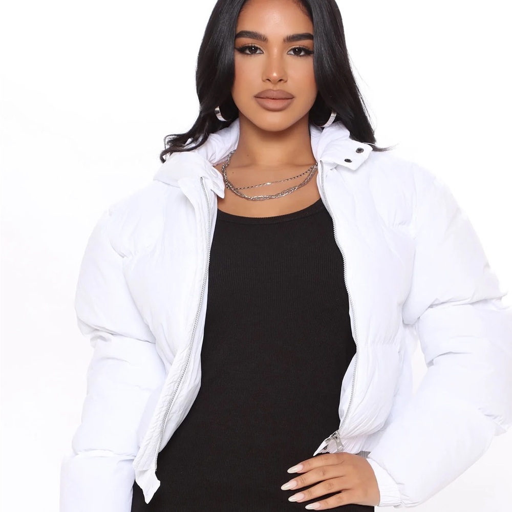 💕🥰❤️MAKE AN OFFER! CROPPED WHITE PUFFER JACKET❤️🥰💕 - Picture 4 of 4